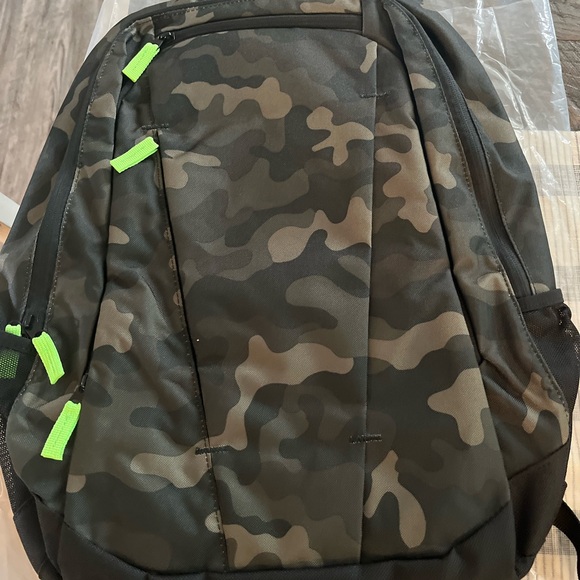 Lands' End Camo Backpack with Neon Green Details-New - Picture 1 of 1
